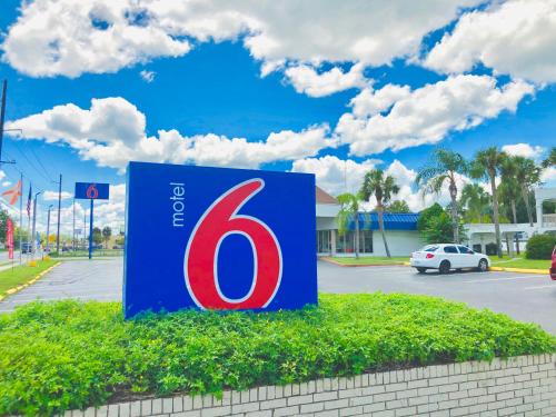 hotels with suites in Gainesville