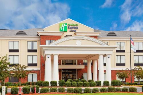 Holiday Inn Express & Suites Tupelo by IHG - Best Hotels with Airport Shuttle Service in Mississippi