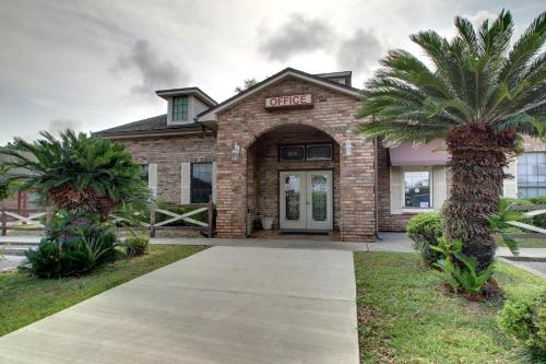 hotels with suites in Pensacola