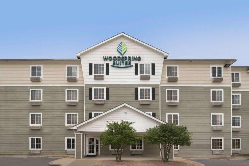 hotels with suites in Bastrop