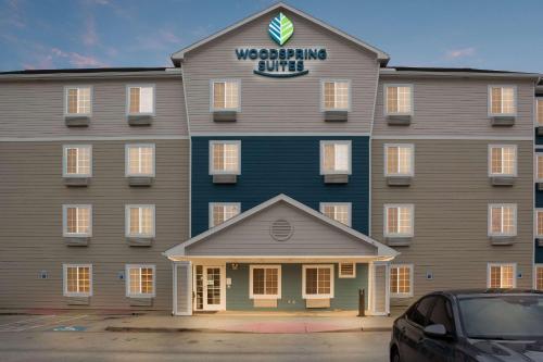 hotels with suites in Conroe
