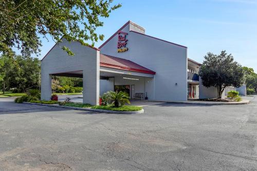 Red Roof Inn PLUS+ Mt Pleasant - Patriots Point - Best Parking Hotels in Mount Pleasant, SC