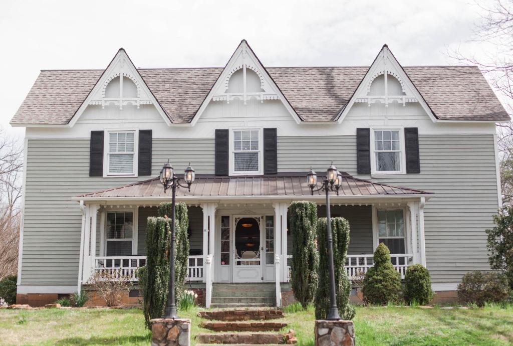 Bridgewater Hall Historic Inn - Best Hotels in North Carolina