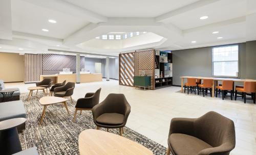 Holiday Inn Redding by IHG - Best Business Hotels in Redding, CA