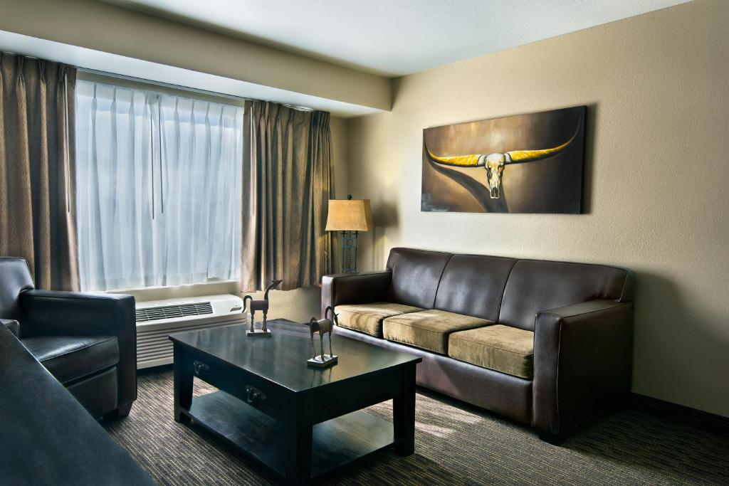 Oxford Suites Hermiston - Best Pool Hotels in Oregon