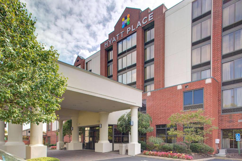 Hyatt Place Pittsburgh Airport - Robinson Mall - Best Hotels with Free Breakfast in Pittsburgh, PA