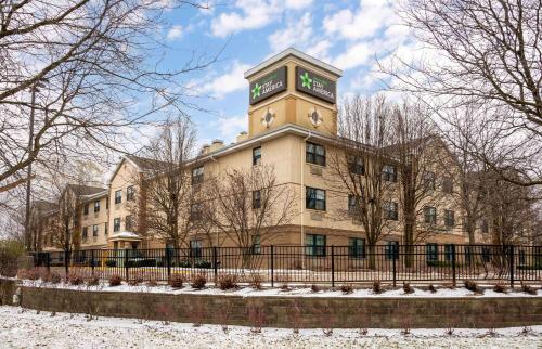 Extended Stay America Suites - Chicago - Schaumburg - I-90 - Best Hotels with Free Breakfast in Schaumburg, IL