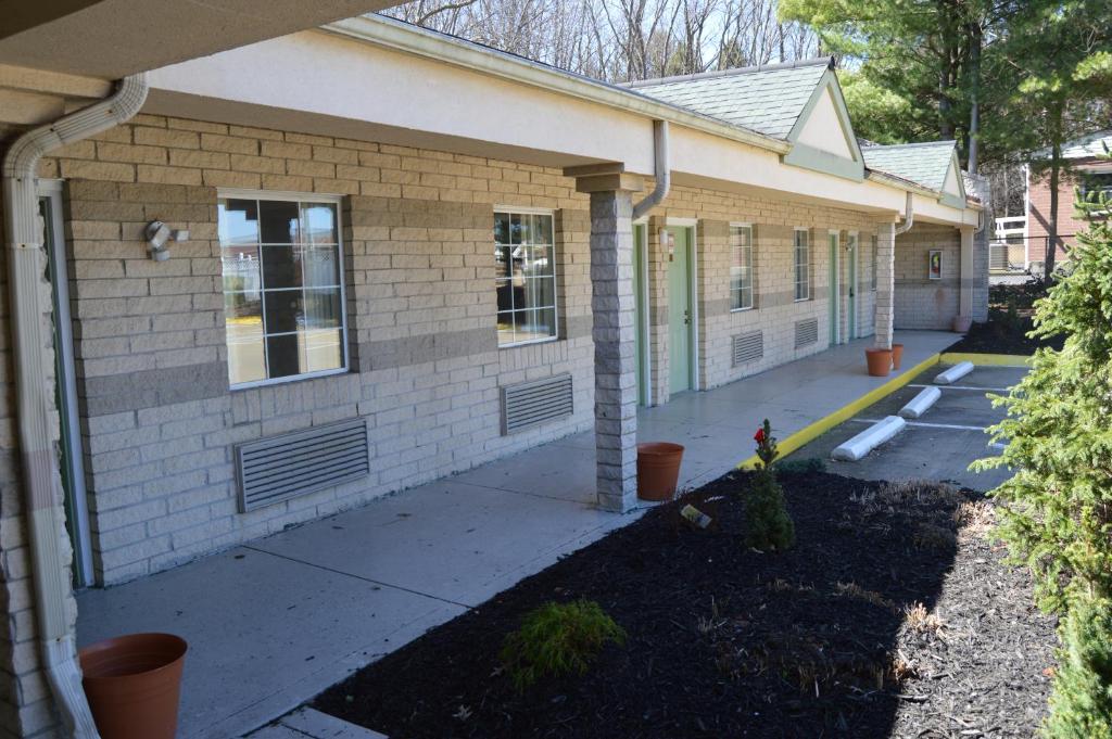Economy Inn Cuyahoga Falls - Best Hotels in Ohio