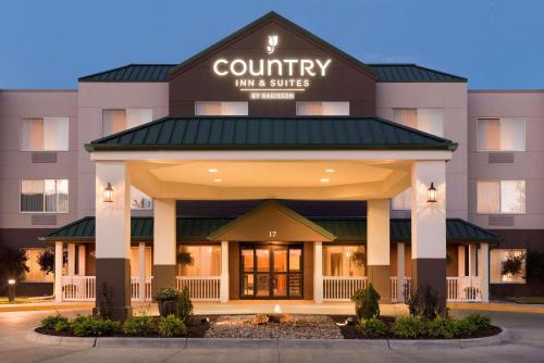 Country Inn & Suites by Radisson, Council Bluffs, IA - Best Hotels with Free Breakfast in Omaha, NE