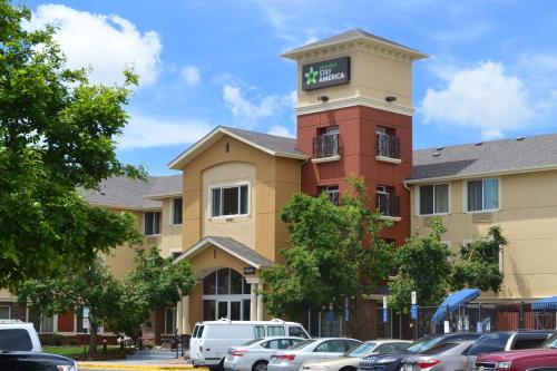 hotels with suites in Aurora