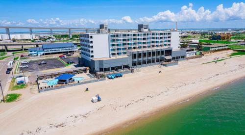 DoubleTree by Hilton Corpus Christi Beachfront - Best Pool Hotels in Corpus Christi, TX