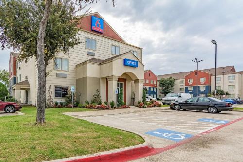 hotels with suites in Dallas