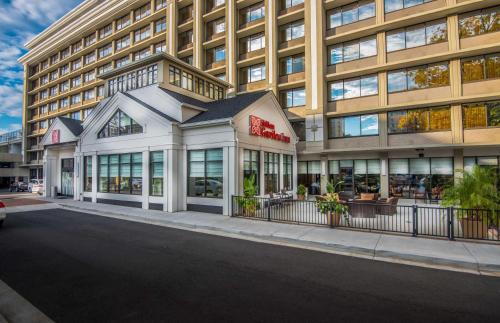 Hilton Garden Inn Reagan National Airport - Best Hotels with Airport Shuttle Service in Arlington, VA