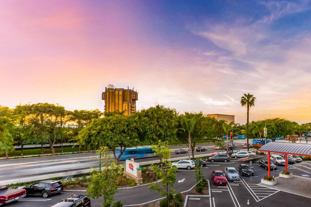 Anaheim Hotel - Best Business Hotels in Anaheim-Disneyland, CA