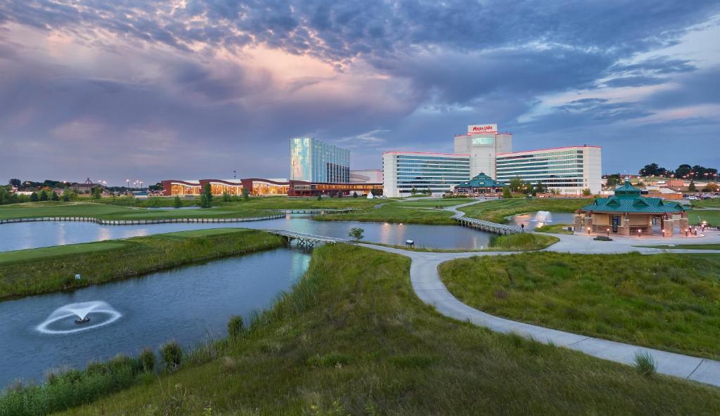 Mystic Lake Casino Hotel - Best Golf Hotels in Minnesota