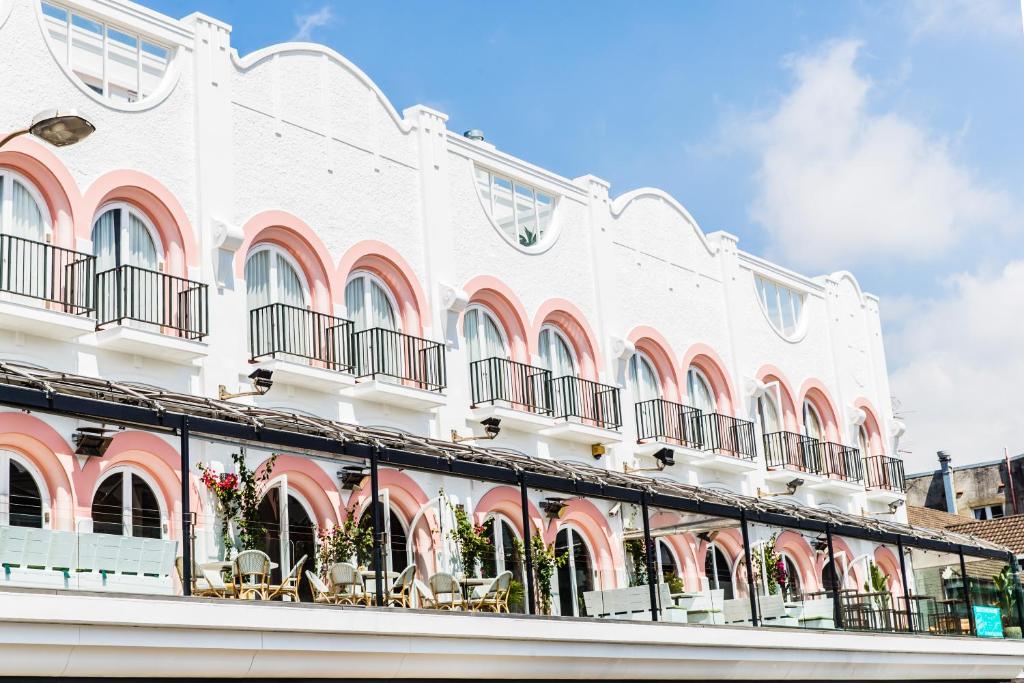 Hotel Ravesis - Best Hotels in Sydney