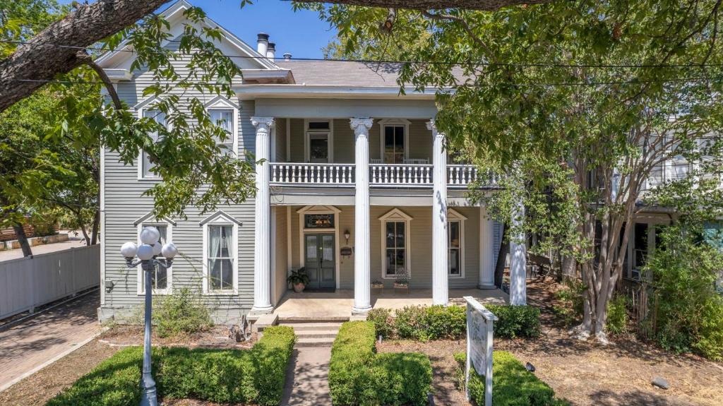 Crystal River Inn - Best Hotels in Texas