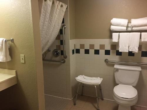 Boarders Inn and Suites by Cobblestone Hotels - Fayette