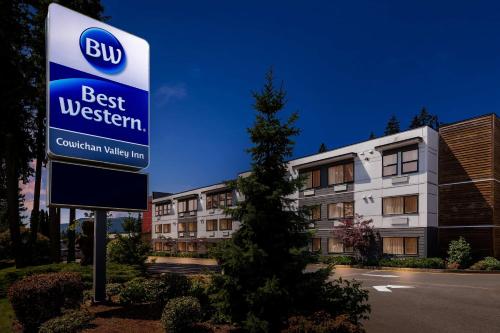 Best Western Cowichan Valley Inn - Best Pool Hotels in Victoria & Vancouver Island