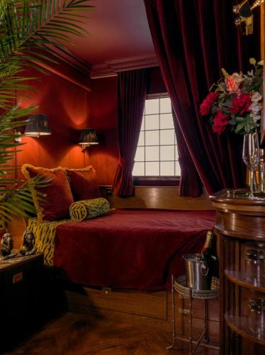 House of Gods Royal Mile - Best Hotels in Edinburgh