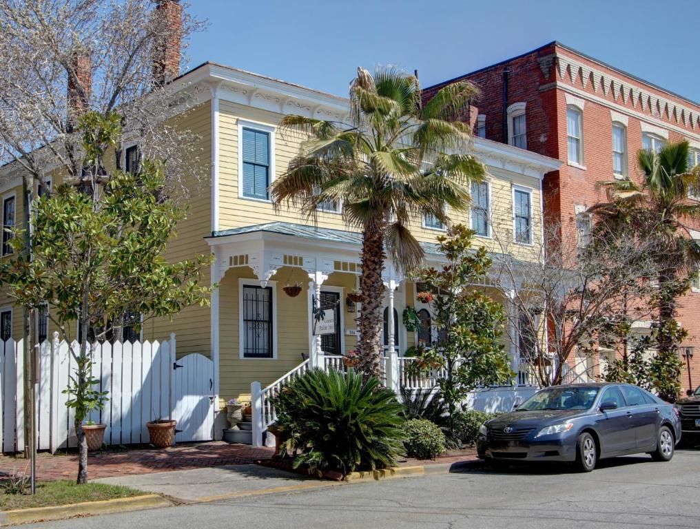 Green Palm Inn - Best Hotels with Free Breakfast in Georgia