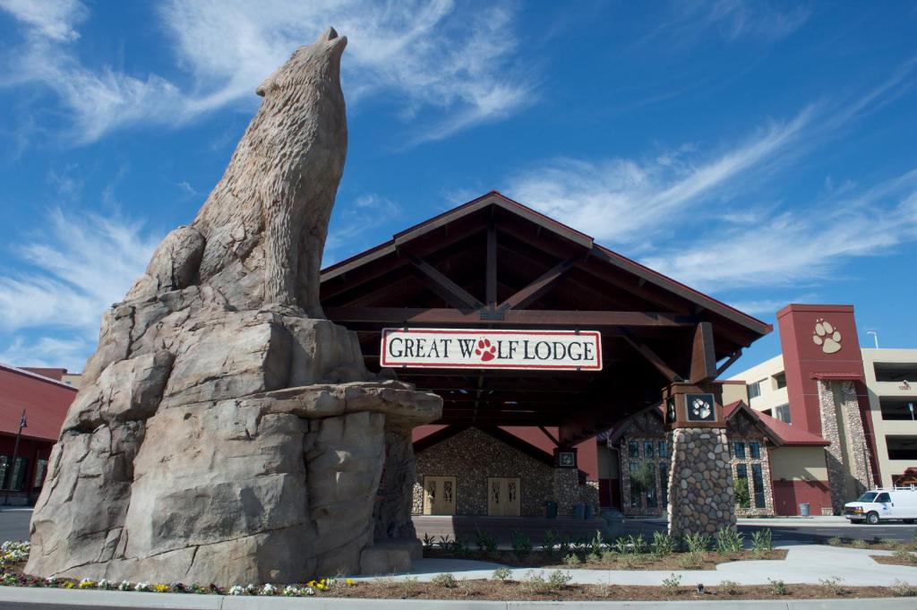 Great Wolf Lodge Southern California - Best Pool Hotels in Anaheim-Disneyland, CA