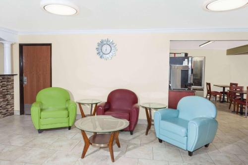Days Inn by Wyndham Springfield - Best Parking Hotels in Springfield, IL