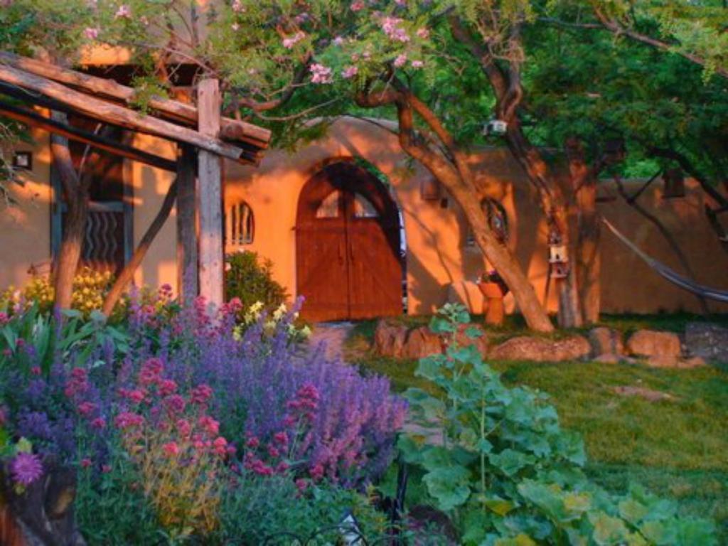 Old Taos Guesthouse B&B - Best Hotels in Taos