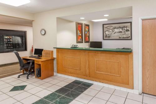 hotels with suites in Fort Wayne