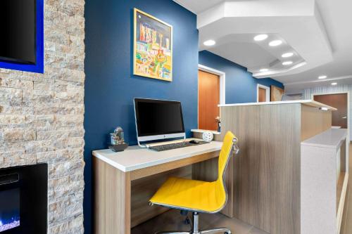hotels with suites in Claremore