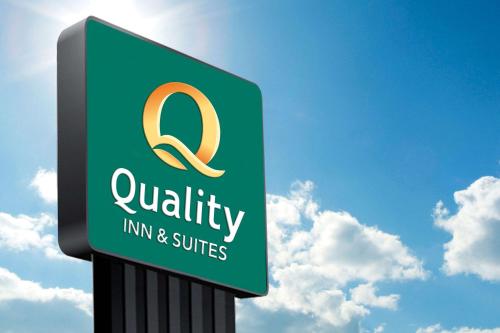 hotels with suites in Huntsville