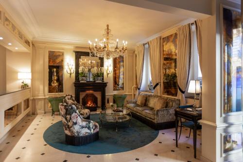 Hotel West-End - Best Hotels near American University of Paris