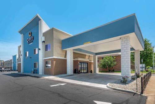 hotels with suites in Henderson