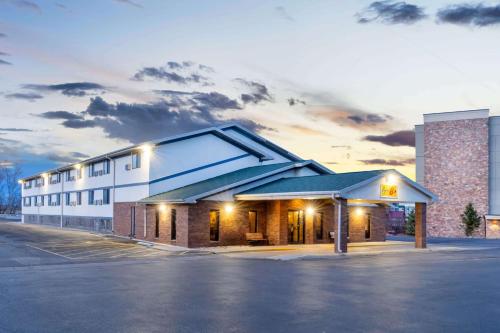 Super 8 by Wyndham Cheyenne WY - Best Hotels in Cheyenne, WY