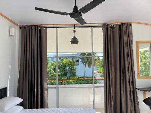 Thoddoo White Sand Inn