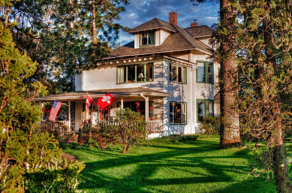 Miller Tree Inn - Best Hotels in Washington State