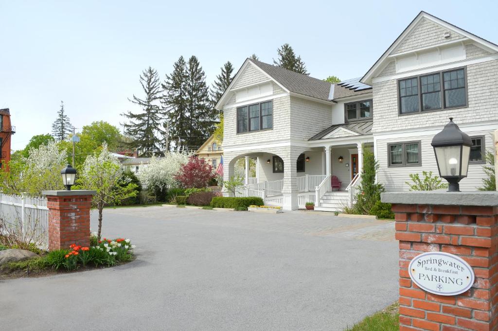 The Springwater Bed and Breakfast - Best Hotels in Saratoga