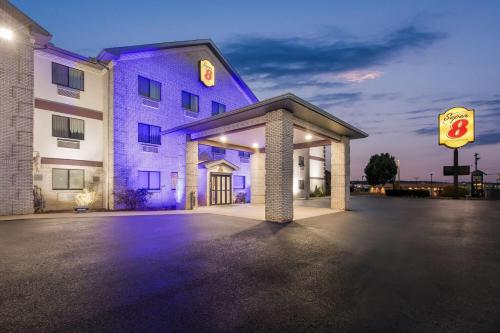 Super 8 by Wyndham Uniontown PA - Best Radisson Hotel Group in Pennsylvania