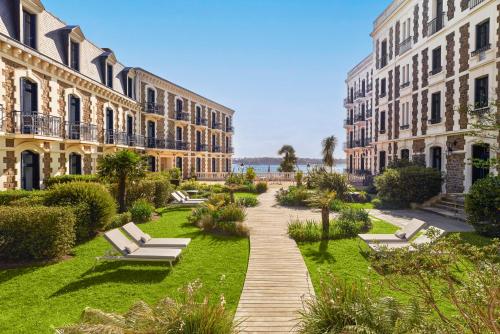 Hôtel Barrière Le Grand Hôtel Dinard - Best Hotels in Dinard