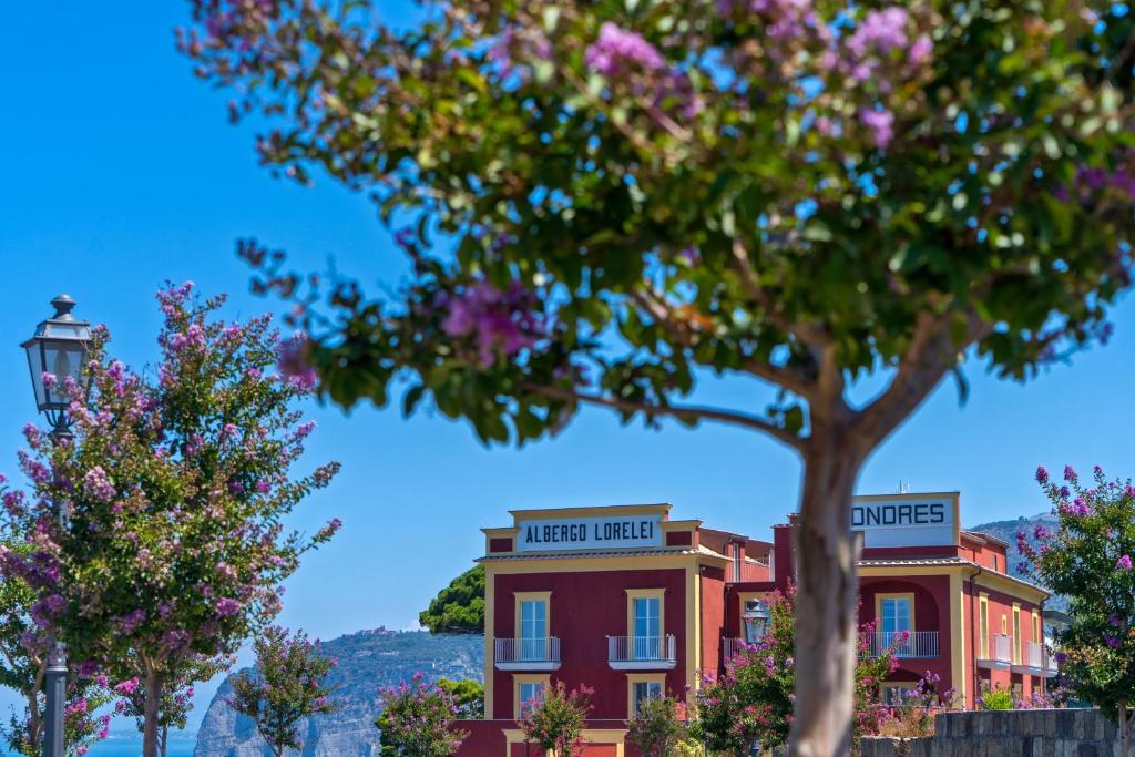 Hotel Lorelei Londres - Best Beach Hotels in Italy