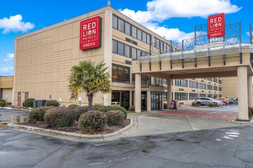 Red Lion Hotel Charlotte - Best Hotels with Airport Shuttle Service in Charlotte, NC