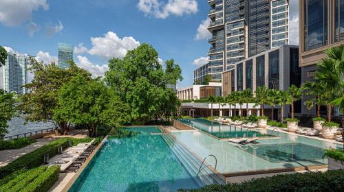 Four Seasons Hotel Bangkok at Chao Phraya River - Bangkok Hotels with Pools