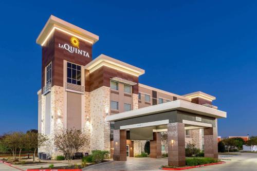 La Quinta by Wyndham Houston NW Beltway8/WestRD - Best Hotels with Free Breakfast in Houston, TX