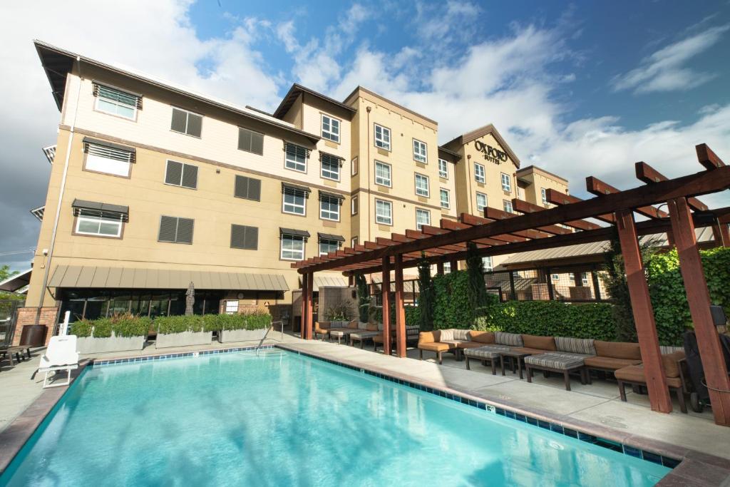 Oxford Suites Paso Robles - Best Hotels with Free Breakfast in Paso Robles, CA