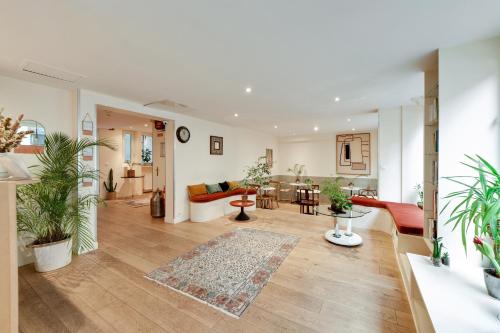 Louisa Hotel Paris - Best Hotels near American University of Paris
