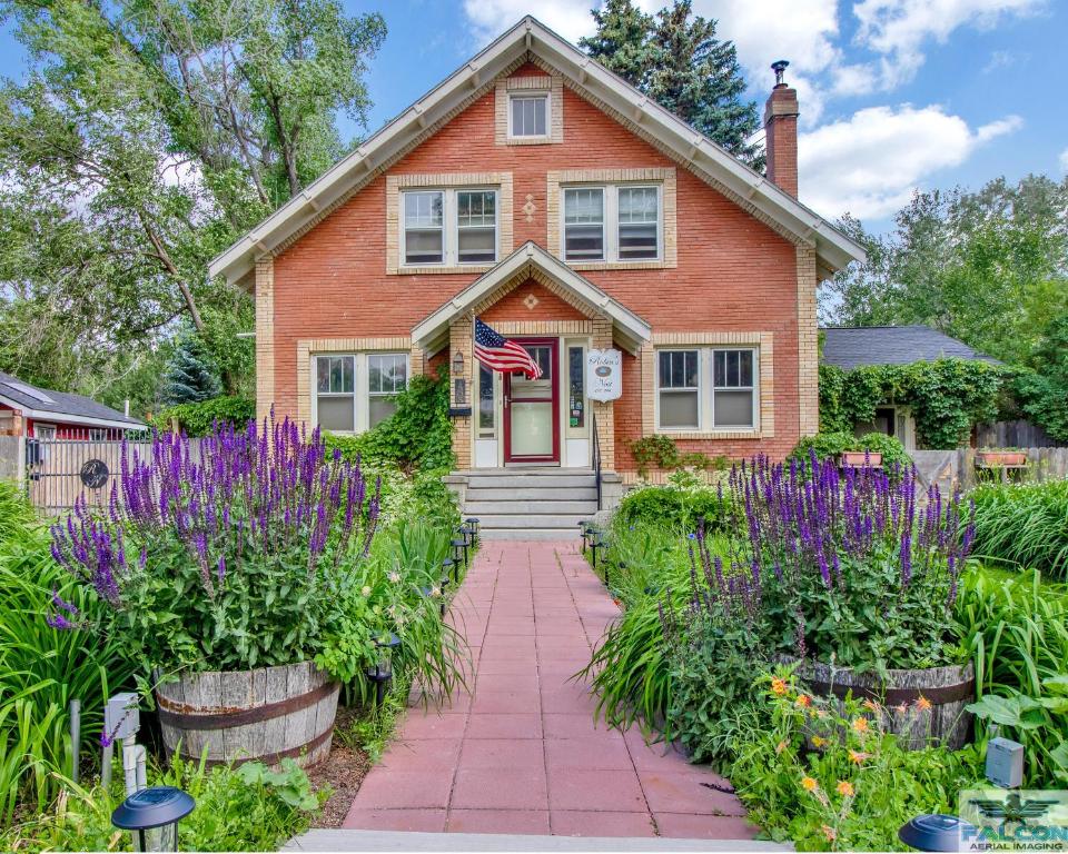 Robins Nest Bed & Breakfast - Best Hotels in Wyoming