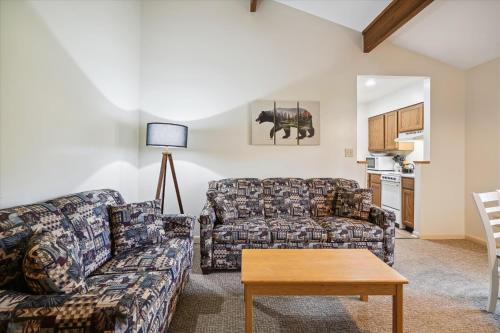 Cedarbrook Queen Suite 202