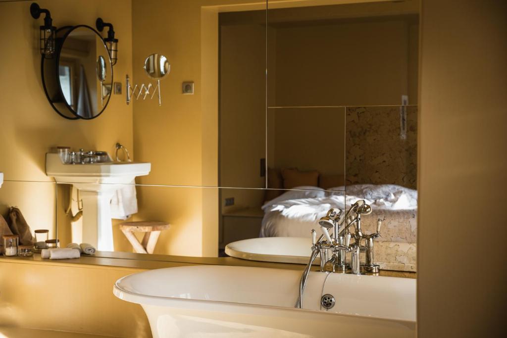 pieuX - Best Hotels in Montreuil
