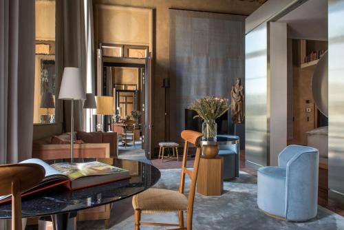 Cour des Vosges - Evok Collection - Historic Hotels in Paris