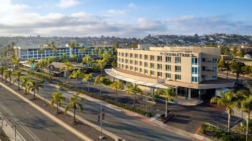 DoubleTree by Hilton San Diego Bayside - Best Pool Hotels in San Diego, CA